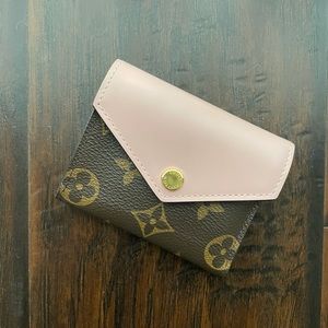 Louis Vuitton Zoe Wallet: Monogram  Rose Ballerine